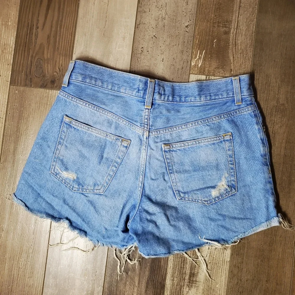 Forever 21 Distressed Jean Shorts Medium Wash Size 25